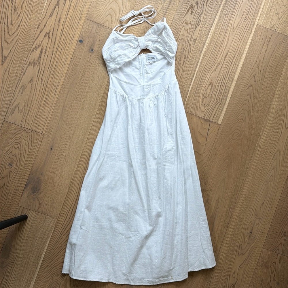 Sndy’s white halter midi dress size s